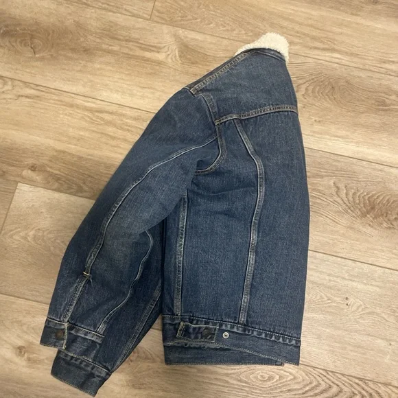 Levi's Sherpa-lined Denim Jacket - Picture 4 of 4